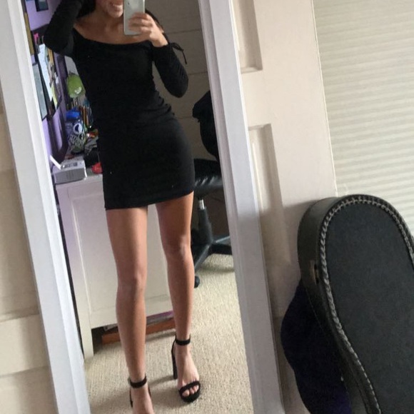 Guess bodycon black dress with cinched arms - Picture 6 of 6